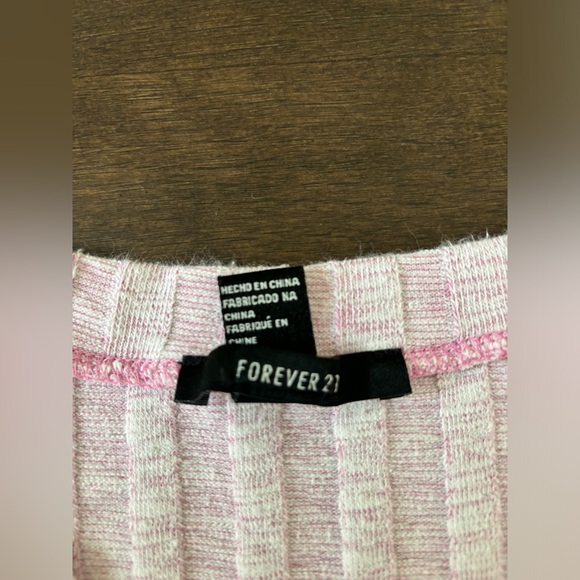 Forever 21 Cropped V Neck Button Down Tee Size Medium - Picture 4 of 5